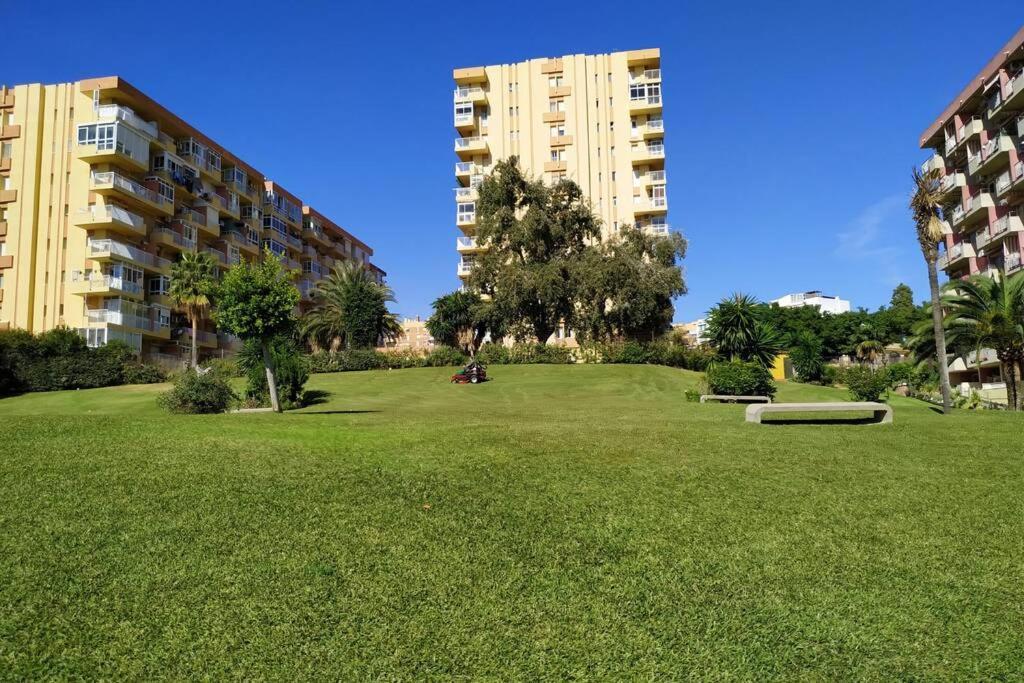 Benalmadena Estudio Jjupiter 250 M Del Mar Con Vistas Al Mar Piscinas Exterior photo